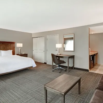 Hampton Inn & Suites Alexandria Old Town Area South Các khách sạn gần Công viên Founders
