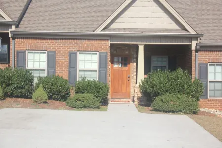 Luxury Town Home Close to Everything