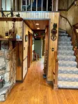 Beautiful Log Cabin with Fireplace, Fire Pit, Hot Tub & Wifi