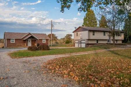 On the Wine Trail - Shawnee & Giant City Minutes Away- Jetted Tubs