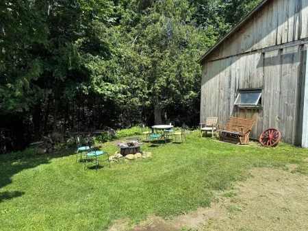 Barn stay with dairy goats! Your clean cozy spot in the barn is waiting for you