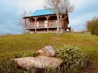 Blue Willow Cabin, high up on the hill with180 degree views. Hôtels à : Comte de Patrick