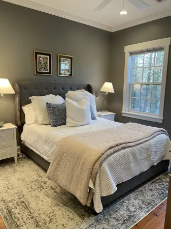 Downtown home.  Walk to square and campus!