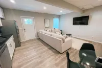 MODERN & COZY CONCORD ESCAPE 2BR/1BTH APT Hotels in Concord
