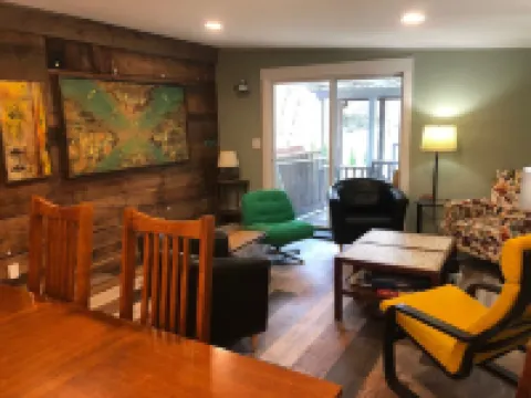 Fresh, nicely finished, three-bedroom cabin on the Baileys Trails!