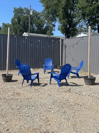 Makin Memories NEW cabin on Lake Texoma. Less than a mile from boat ramp/beach.