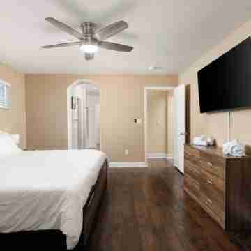 Perfect Home for Work or Relaxing Vacation Rooms