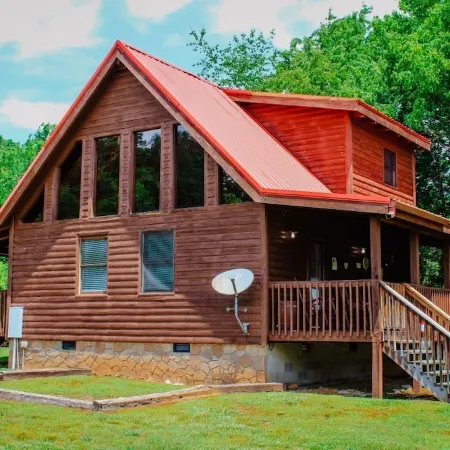 Country Life~ Hot Tub, Pool Table, Foosball, Fire Pit and Short Stroll to Creek.