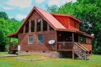 Country Life~ Hot Tub, Pool Table, Foosball, Fire Pit and Short Stroll to Creek.