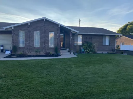 Newly Finished 3bed 2 bath (Basement Apartment)