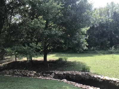 Nashville Get-away, Beautifully furnished, large home, 15 min to downtown Nash! Hotels near Jared
