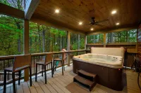 Trophy Buck Lodge - 5 bedroom + 5 ensuite bath Luxury Cabin - Centrally Located