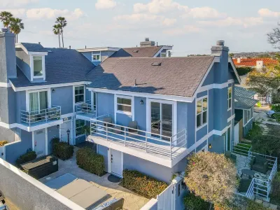 Beach Townhouse-6 beds 2 Bath 1/2 Block to Beach Park-Garage-Spa-Dog Friendly-AC Hotel a Pacific Beach