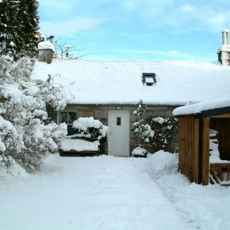 Situated in a Quiet Location With Off-street Parking. Ideal for Couples