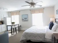 Downtown Studio at The Lake -Unit 4 Hotels in Crawford  County