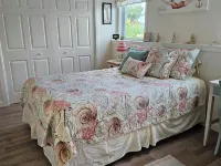 Guest Suite with Bedroom, Living Room, Dining Area, Full Bath,Off Street Parking Hotels in Hull