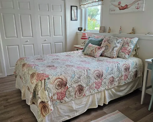 Guest Suite, 1 Bedroom, Living Room, Dining Area, Shower, Off Street Parking ハルのホテル