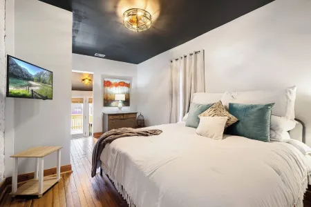 Stunning Newly Renovated 3BD Loft By Churchill Отели рядом с достопримечательностью «T3»