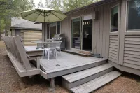 Updated 2bd/2ba. Walk to Village, dog friendly, SHARC passes.