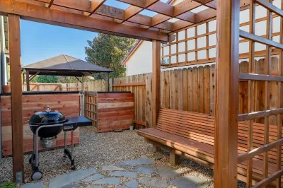 Stunning Hidden Haven w/Pool! Casa Industrial 월마트 슈퍼센터 주변 호텔