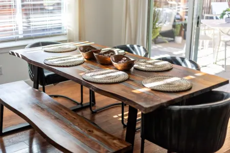 Stunning Hidden Haven w/Pool! Casa Industrial Отели рядом с достопримечательностью «Парк Вельма & Лестер Кинг»