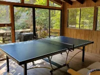 Innsbrook Falls Hideaway - Roomy lakefront Chalet w/ spacious deck & firepit Hotels in Innsbrook