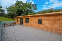 Beautifully Appointed Chalet Ideally located 5 min walk from beach & town centre Hotel a Bude-Stratton