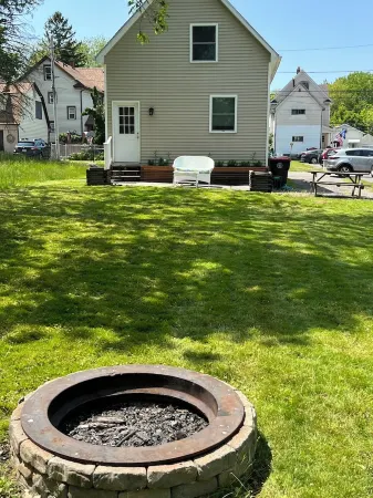 Charming Lancaster Home with Modern Amenities Отели в г. Ланкастер