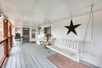 Cozy Country Cottage Just Minutes to Lake Chatuge and 15 Miles from Helen