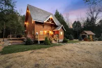 Creekside Couple's Retreat w Hot Tub, Sauna and Game Room, 2 Minutes from Lake