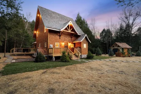 Creekside Couple's Retreat w Hot Tub, Sauna and Game Room, 2 Minutes from Lake