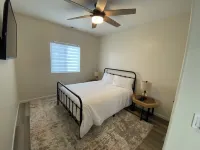 Located in Downtown Evanston, Walking distance to food, shops, and Train Depot. - Apartments