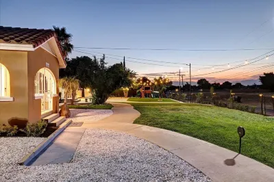 Family/Pet friendly home-Redlands-CA A K 스밀리 공공도서관 주변 호텔