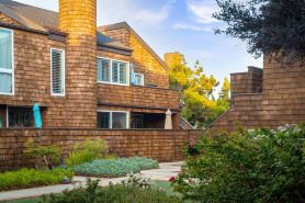 Designer Beach Condo Steps to Ocean/Beach, Heated Pool, Spa, Shops, Restaurants