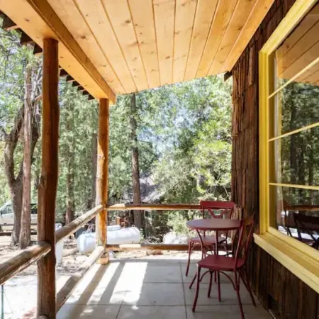 IdyllAway Vintage Cabin - Kid Friendly Sledding Cul-de-Sac!