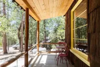 IdyllAway Vintage Cabin - Kid Friendly Sledding Cul-de-Sac!