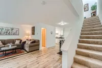 Cool Townhome opp to Crossroads Mall - 5/10 mins to Microsoft, Redmond, Kirkland