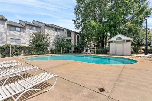 Eagle's Escape ~ Cozy 2-Bedroom Condo in Welcoming Auburn