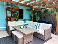 Lush Tropical Oasis! Heated Pool, 1 Mile to Downtown, 2 Miles to Public Beach