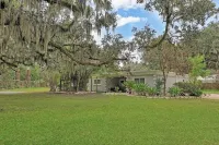 Charming 3bedroom house 8 minutes from Tybee and 12 minutes to riverfront