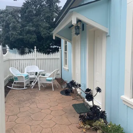 Oceanside Victorian Cottage Located On Scenic West Cliff Drive