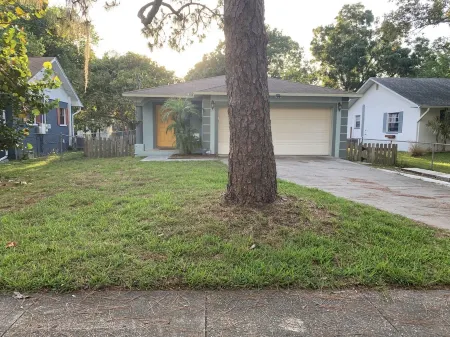 Beautiful home in Oldsmar Отели в г. Олдсмар