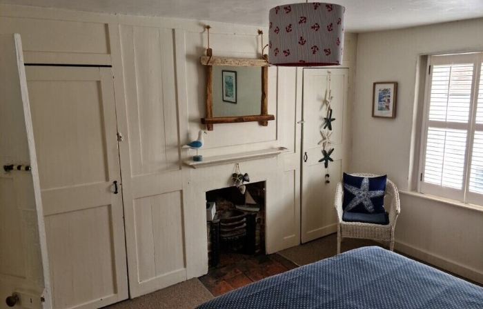 Waterside Cottage In Emsworth, Hampshire
