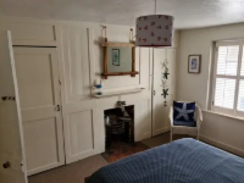 Waterside Cottage In Emsworth, Hampshire Ξενοδοχεία στην πόλη Emsworth