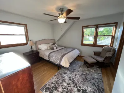 Pewaukee Lake House Rental: 4 Bedrooms, 2.5 Baths, Pier, Pontoon,Family Friendly Hotels near BP Pantry 41 Pewaukee Lake