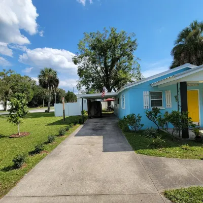 In walking distance from Three Sister's Springs,<br>Hunters Springs, & Kings Bay