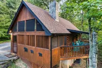 Romantic Hideaway: Near Dollywood & Outlets Intimate, Fireplace, Private Hot Tub Smoky Mountain Knife Works附近的飯店