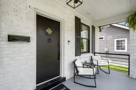 Farmhouse - Fire Pit, Grill, Record Player, 10mi to City