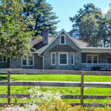 Cozy Family Cottage on Skytop Lodge Property