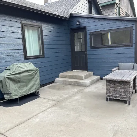 “The Yellow Door” perfectly located 2 bedroom 1 bath home, downtown Deadwood